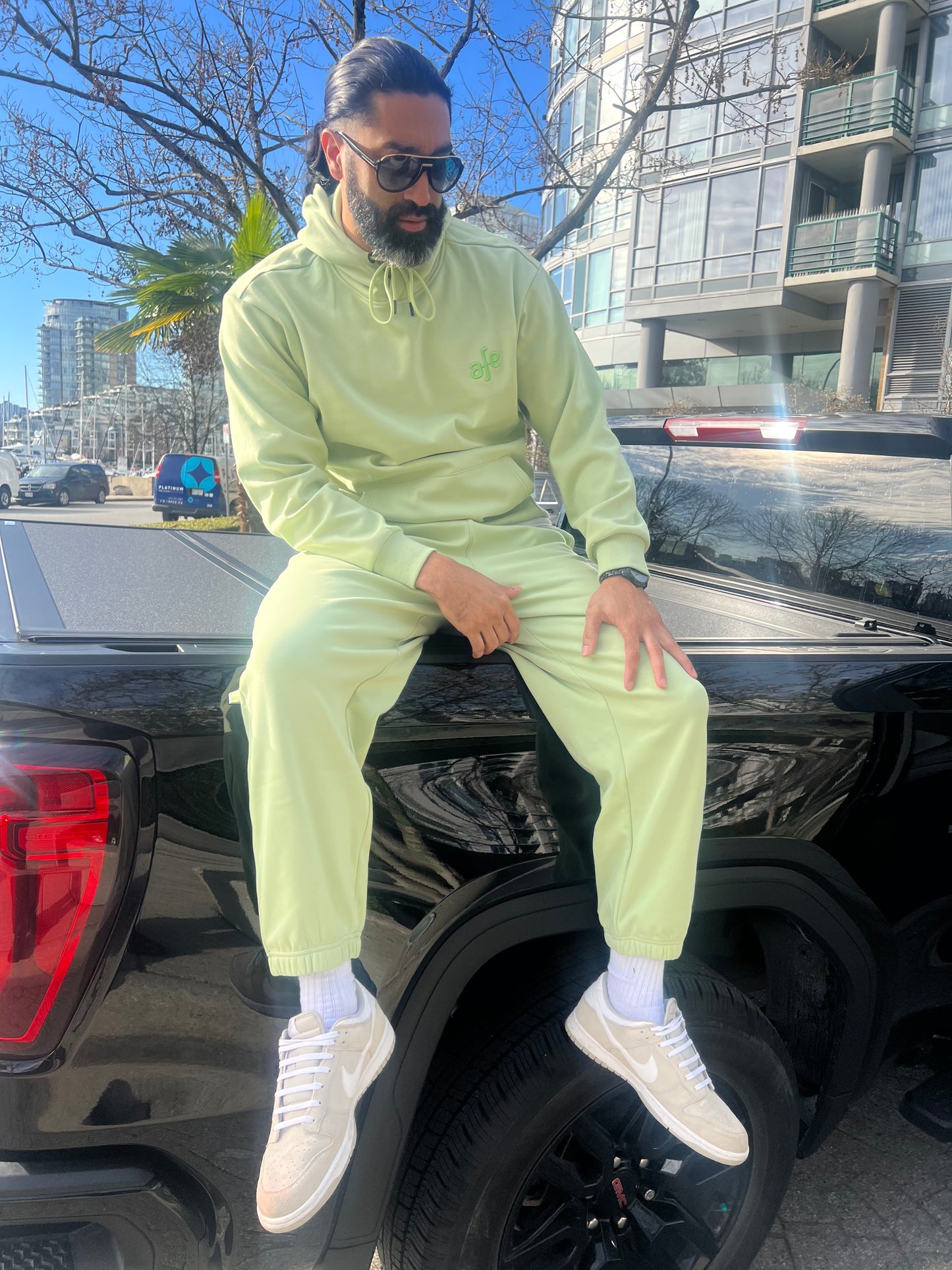 Velvet Sweatpants - Pistachio